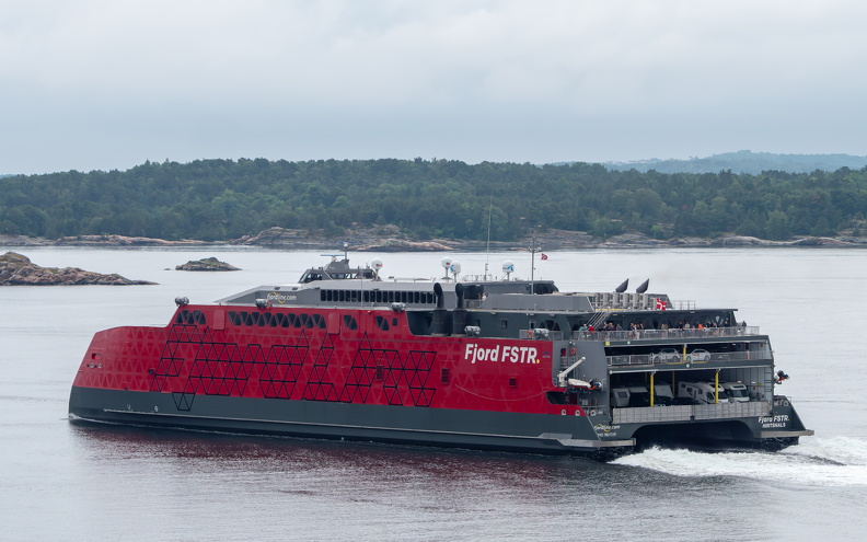 FJORD FSTR. - Katamaran-Fähre Hirtshals - Kristiansand - auslaufend Kristiansand