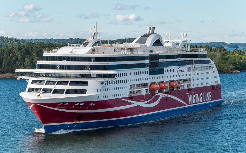 VIKING GRACE auslaufend - Schären vor Stockholm