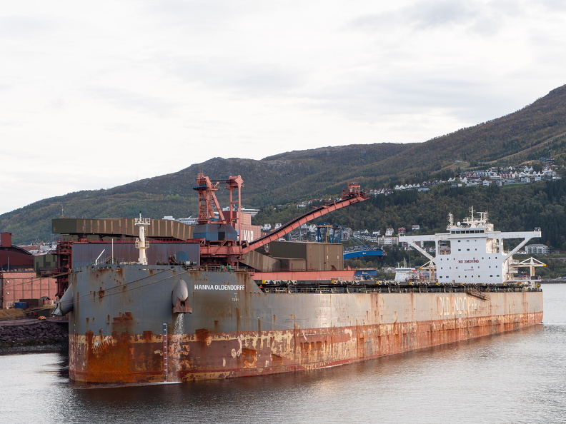 Massengutfrachter (Bulker) HANNA OLDENDORFF an der LKAB-Erzverladung in Narvik