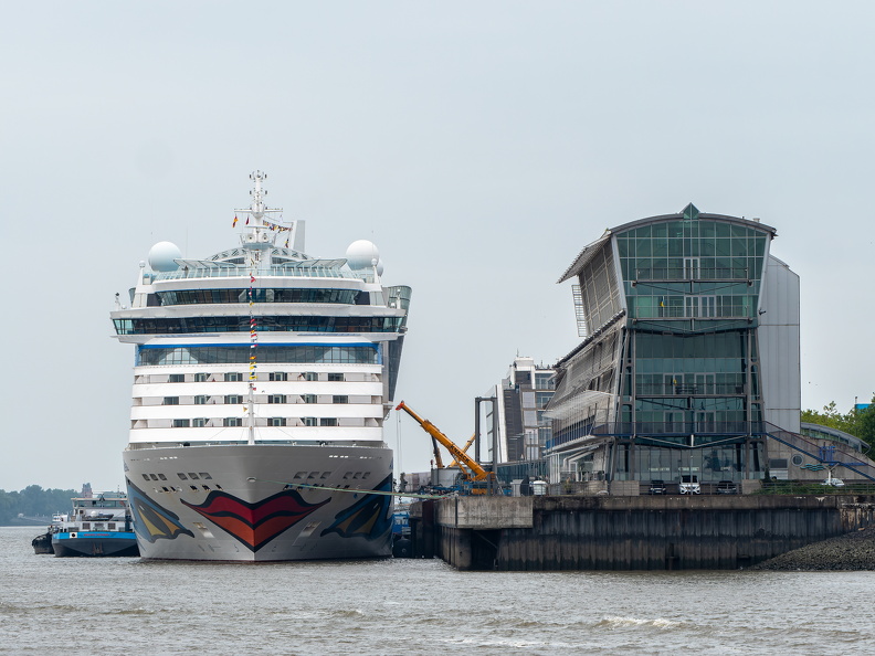 Reise-Ende - AIDAbella am Terminal Hamburg-Altona - 01.10.2023