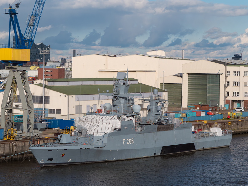 F 266 Emden bei Blohm & Voss