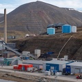 Hafenblick mit stillgelegtem Kohlekraftwerk - Longyearbyen