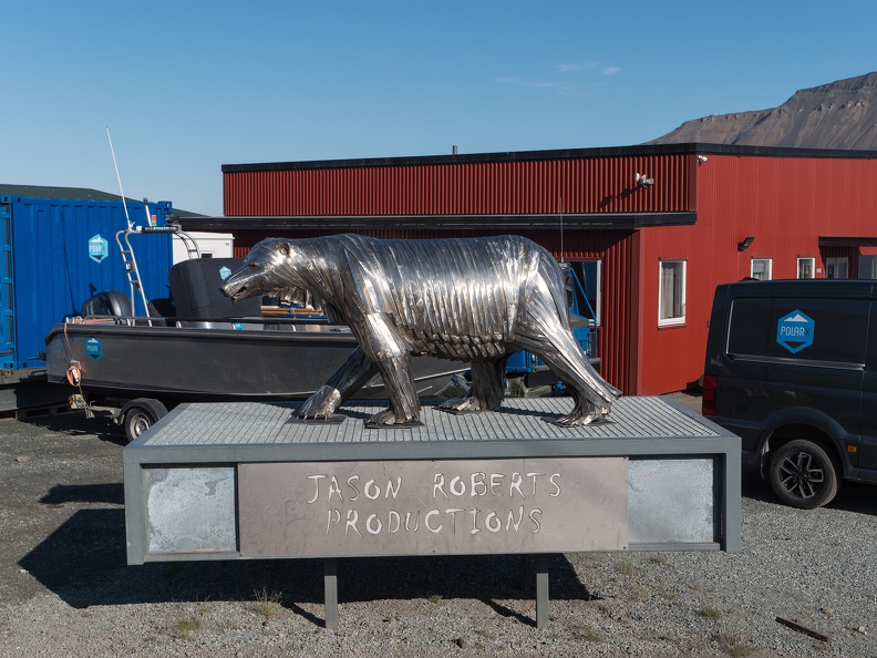 Longyearbyen - Eisbär im Ort ;-)