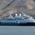 Vor Longyearbyen - Expeditions-Kreuzfahrtschiff OCEAN EXPLORER