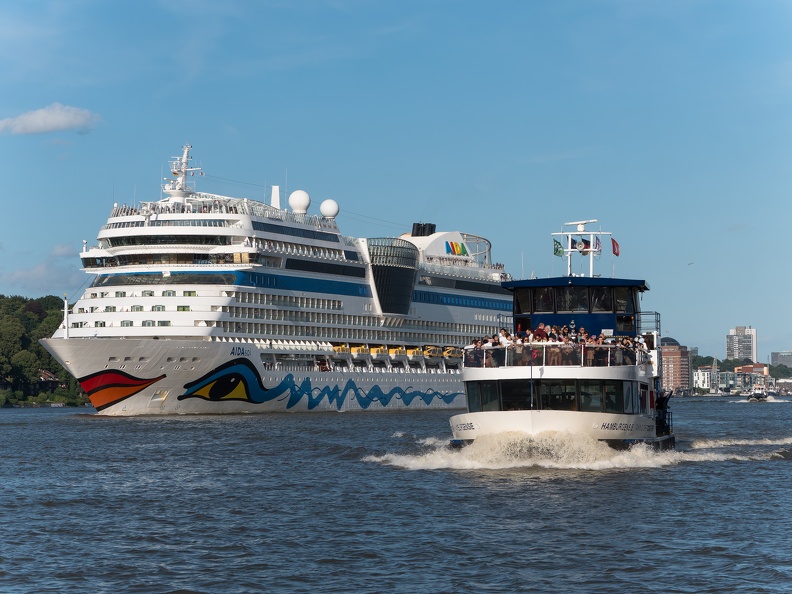 Hamburg 10.08.25 - Auslaufen AIDAsol